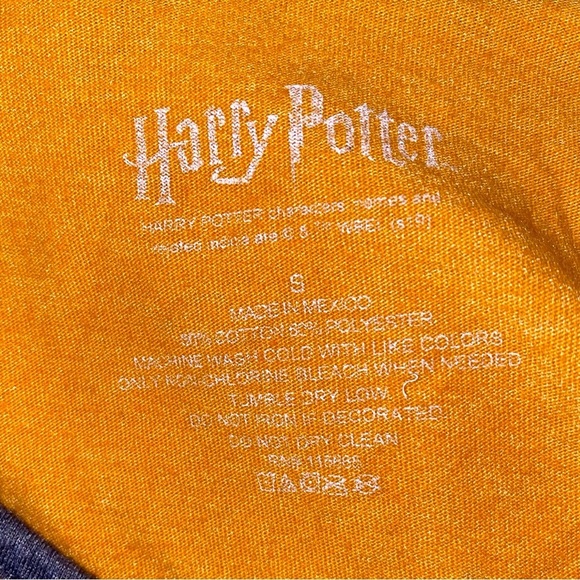 Hufflepuff House Women’s Size S Harry Potter V-Neck Tee - Picture 3 of 4